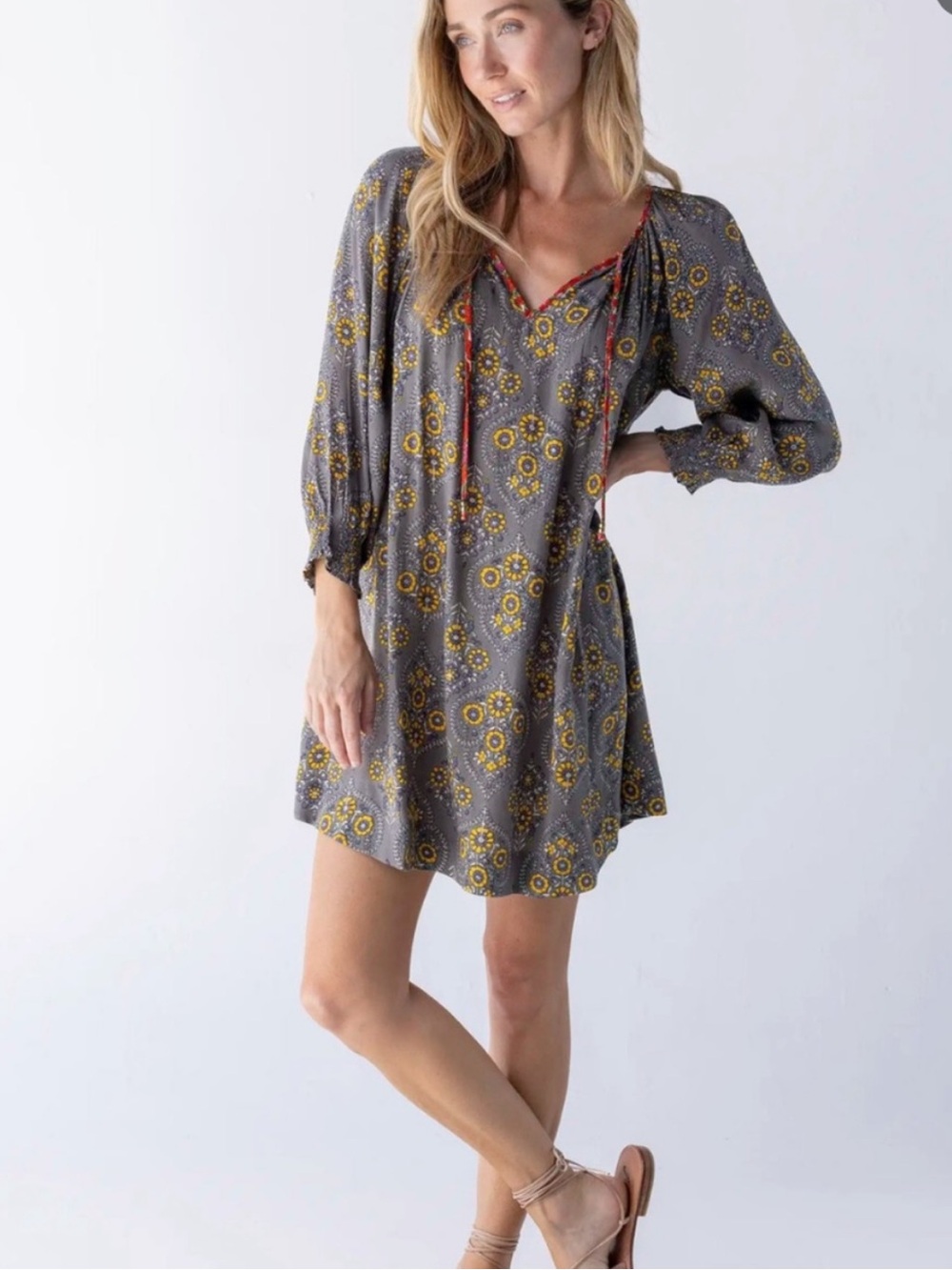 NWOT NATURAL LIFE April Gray Floral Tunic with Mustard Medallions and Red Trim